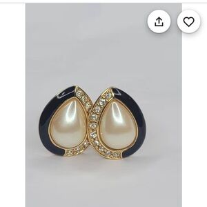 Elegant Gold and Black Pearl Clip NWOT Vintage Earrings